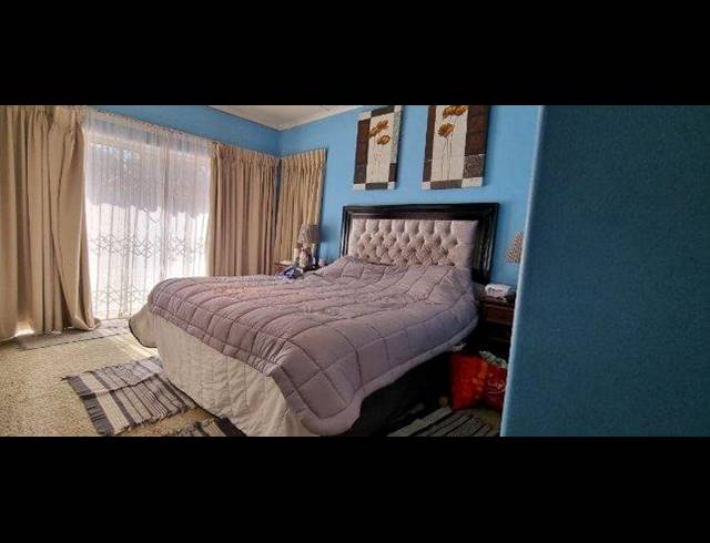 3 BEDROOM HOUSE FOR SALE IN KEW